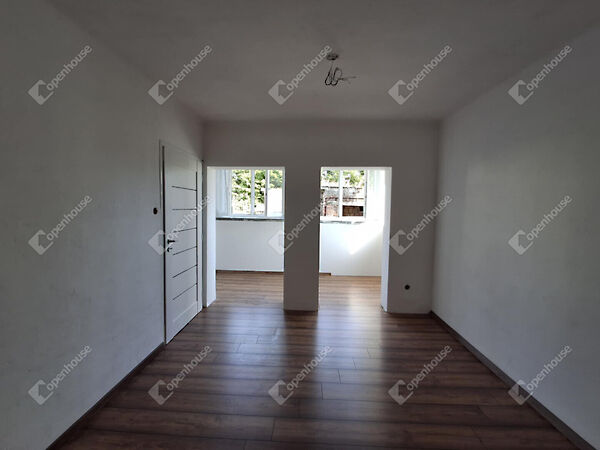 Eladó ház Csörnyeföld