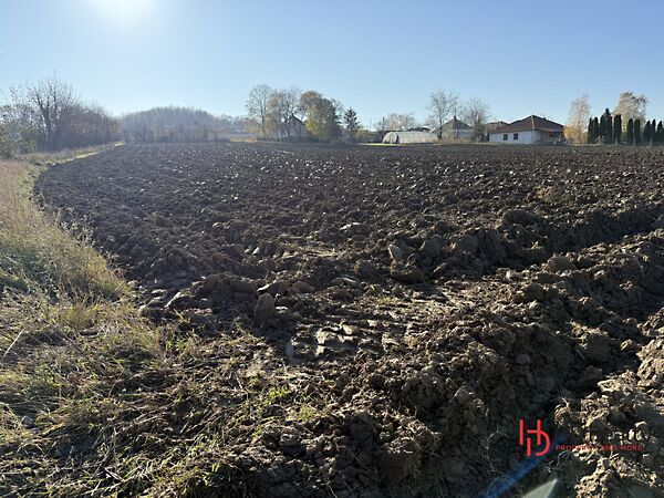 Eladó földterület Győrság