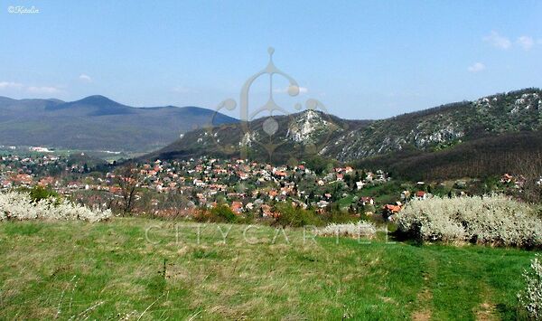 Eladó földterület Csobánka