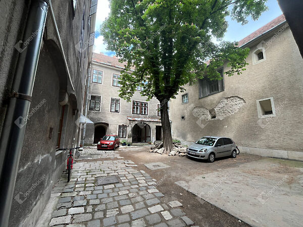 Eladó lakás Sopron