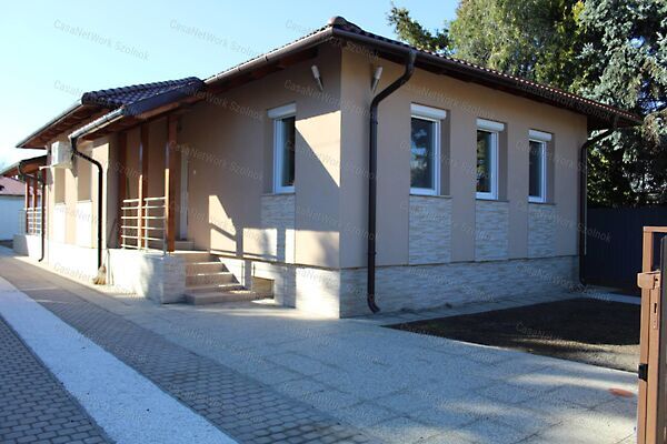 Eladó ház Szolnok, Üdülőtelep