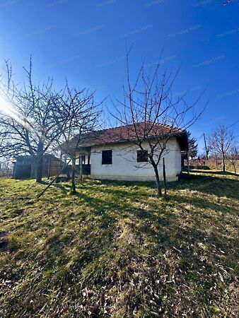 Eladó földterület Nagykapornak