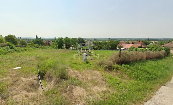 Eladó földterület Pákozd