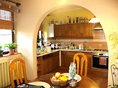 Eladó ház Kápolnásnyék