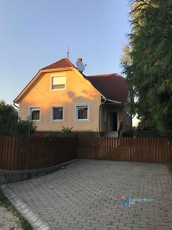 Eladó ház Bakonyszentlászló