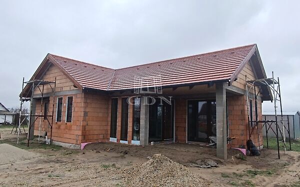 Eladó ház Lajosmizse