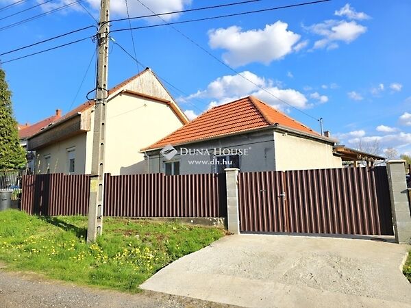Eladó ház Pécs 1. kép