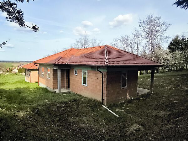 Eladó ház Győrújbarát