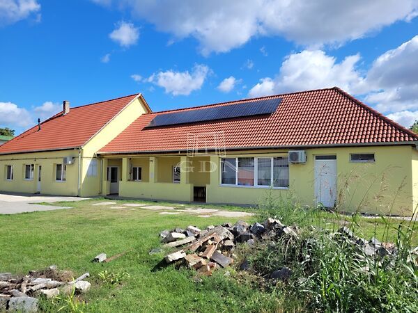 Eladó üzleti Dávod