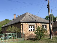 Eladó ház Táska