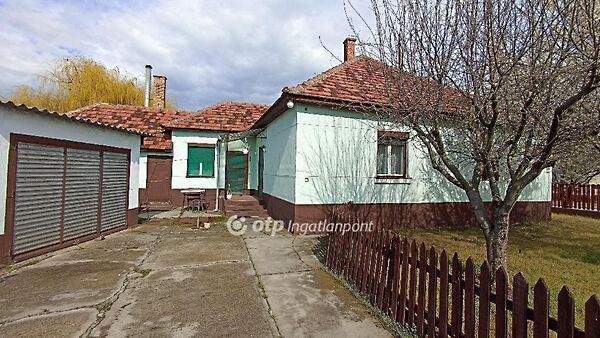 Eladó ház Jászfényszaru