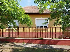 Eladó ház Jászfényszaru