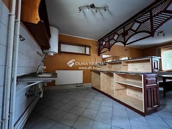 Eladó üzleti Szentlászló