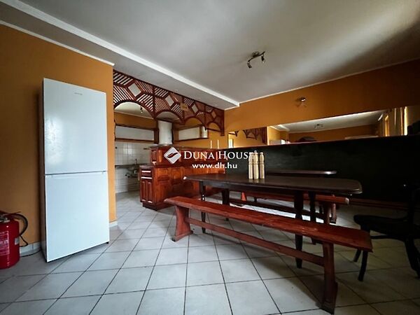 Eladó üzleti Szentlászló