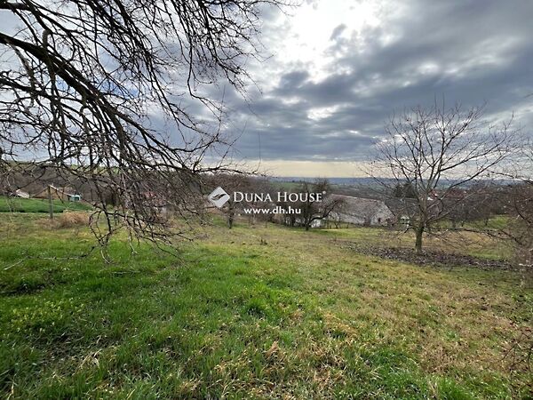 Eladó földterület Geresdlak
