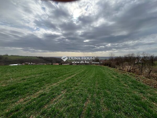 Eladó földterület Geresdlak