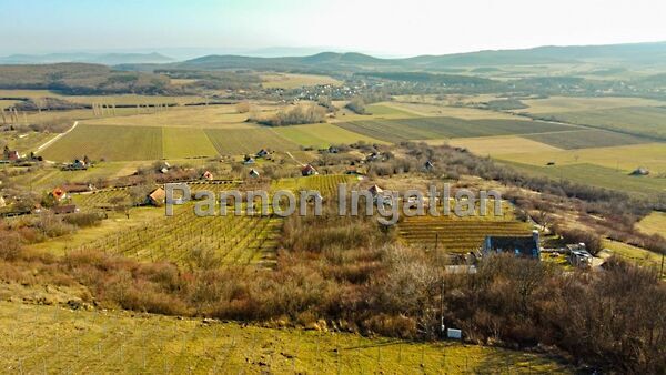 Eladó földterület Pécsely