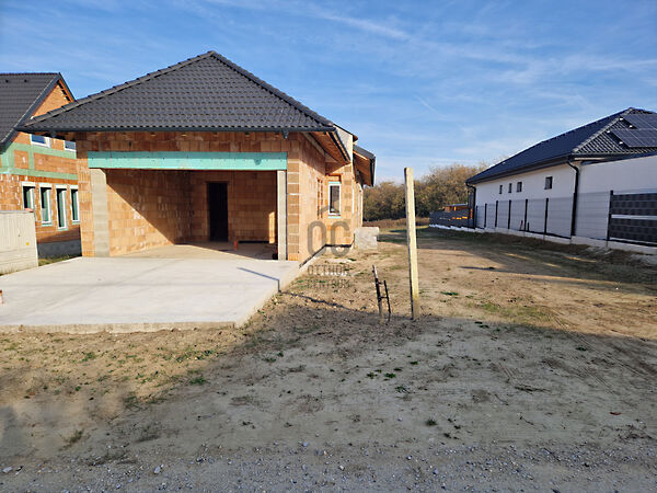 Eladó ház Dunaalmás