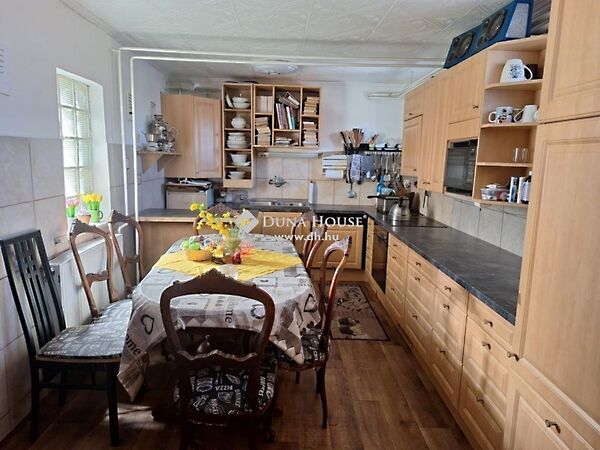 Eladó ház Neszmély