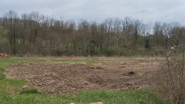 Eladó földterület Ajka, Padragkút