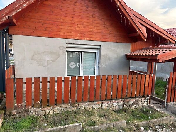 Eladó ház Kesztölc
