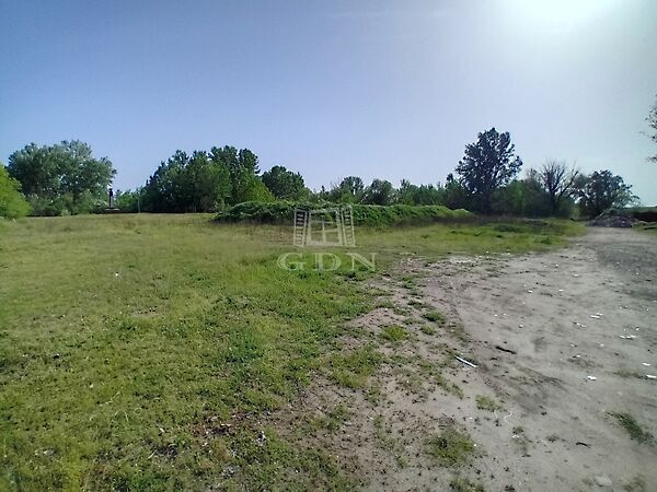 Eladó földterület Baja