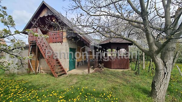 Eladó földterület Somlójenő