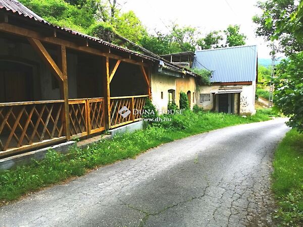 Eladó földterület Kesztölc