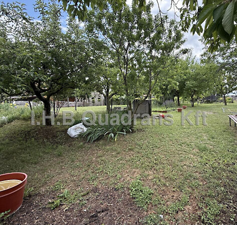 Eladó földterület Paks