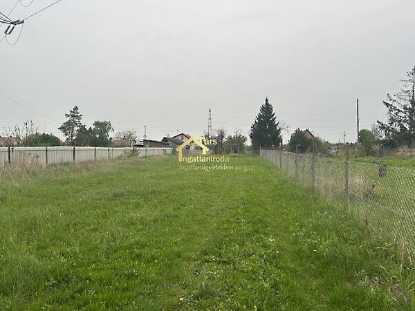 Eladó földterület Győr