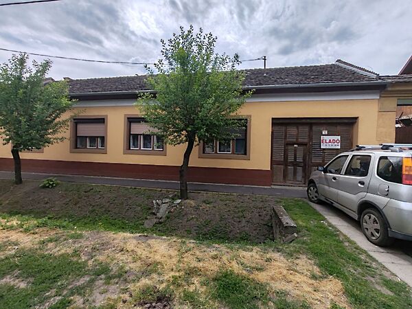 Eladó ház Csongrád