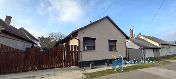Eladó ház Isaszeg, Központ