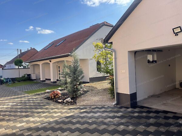 Eladó ház Baja, Alvég
