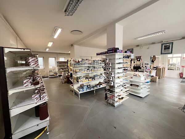 Eladó üzleti Törökbálint