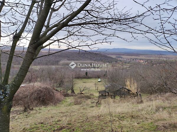 Eladó földterület Pereked