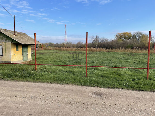 Eladó földterület Abony