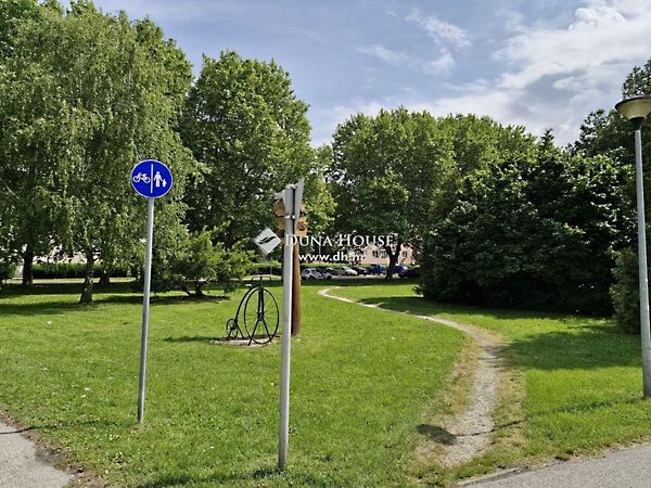 Eladó földterület Komárom