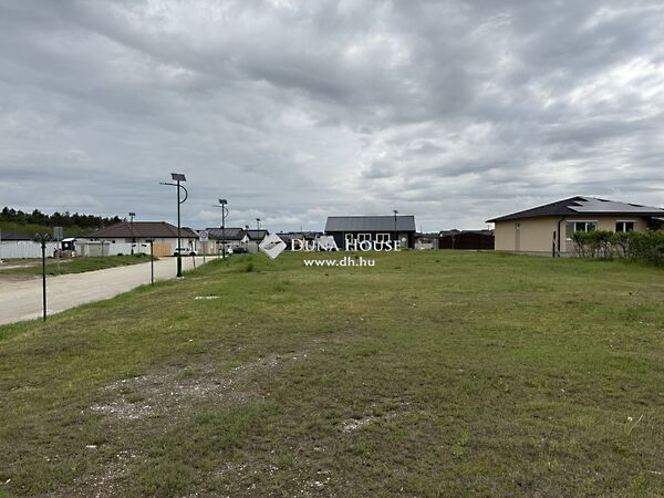 Eladó földterület Nagyszentjános