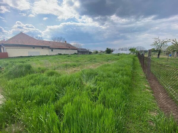 Eladó földterület Pusztamonostor