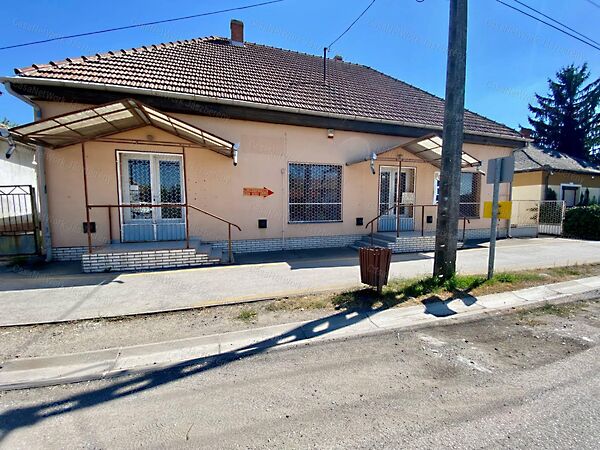 Eladó üzleti Jászladány