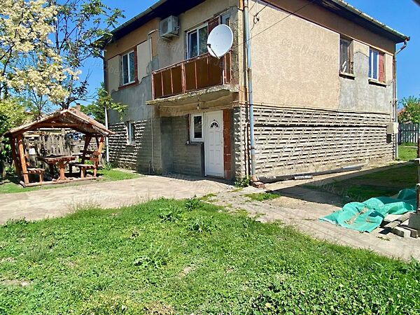 Eladó ház Alattyán