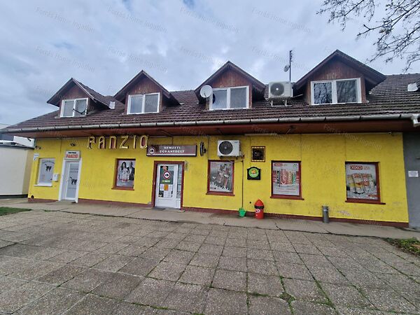 Eladó üzleti Tata, Tóváros