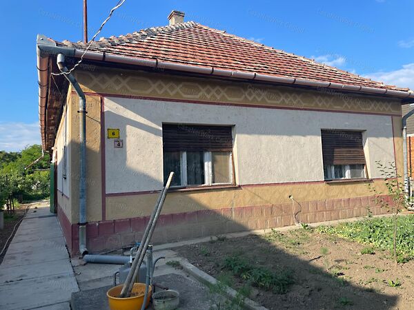 Eladó ház Tiszaföldvár
