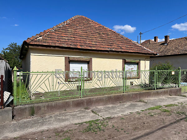 Eladó ház Tököl