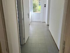 Kiadó üzleti Komárom