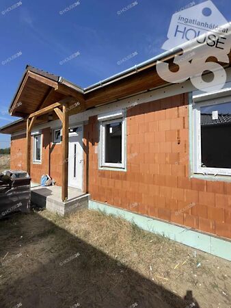 Eladó ház Helvécia