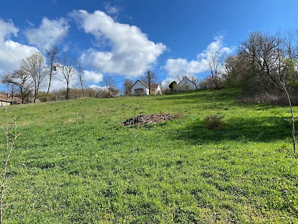 Eladó földterület Bálványos