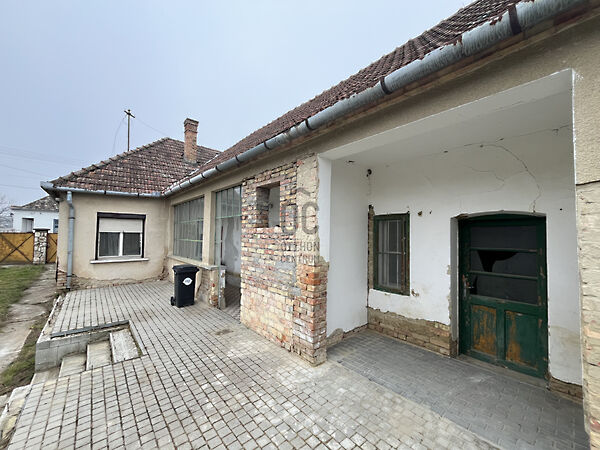 Eladó ház Bakonytamási