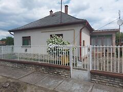 Eladó ház Izsák