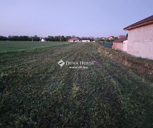 Eladó földterület Mosonszentmiklós